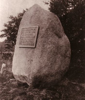 1936, Gedenkstein